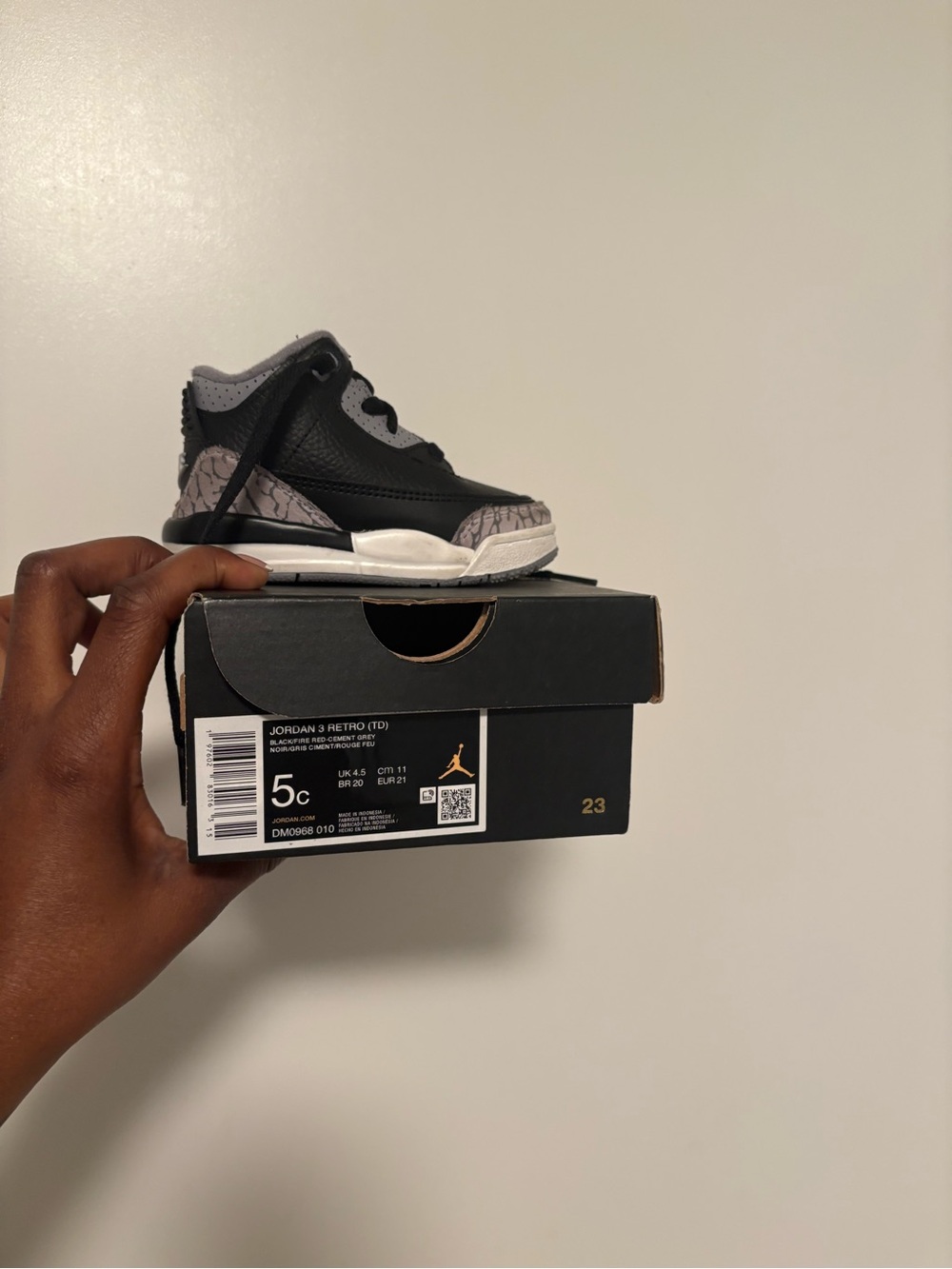 Jordan Toddler Black and Grey Retro 3 Sneaker